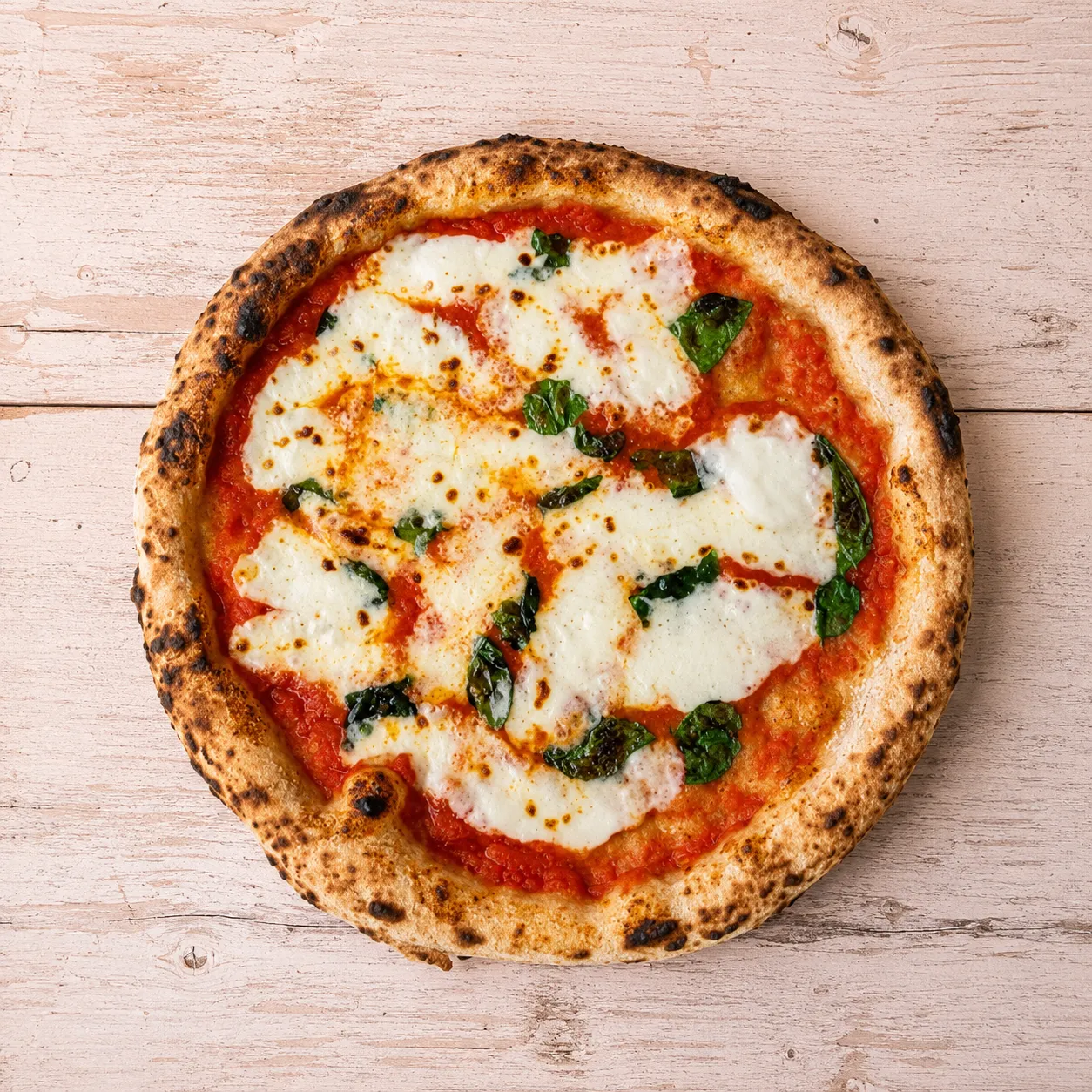 Die Geschichte der Pizza — vom Fladenbrot zum Weltgericht